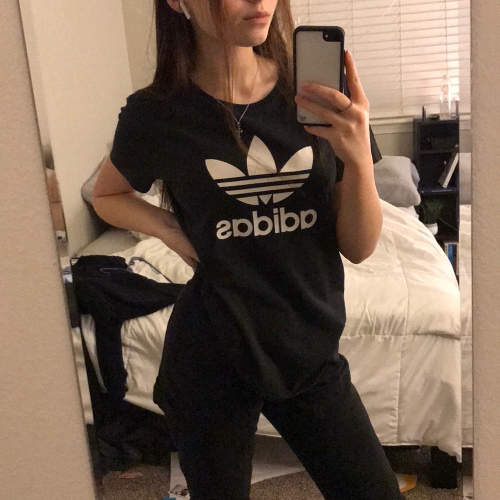 blank and white adidas top 🖤